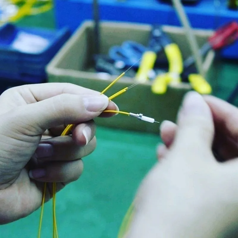 1310/1550nm 30/70 Ratio 1X2 Fbt Fiber Optic Coupler with Sc / APC Connector