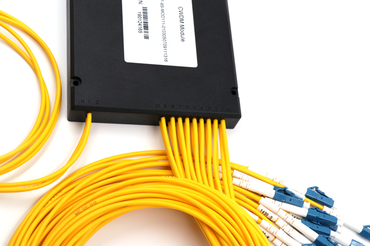 Low Price Mux /Demux G652D, G657A1 1m 3.0mm Opelink/OEM Fiber Optic CWDM